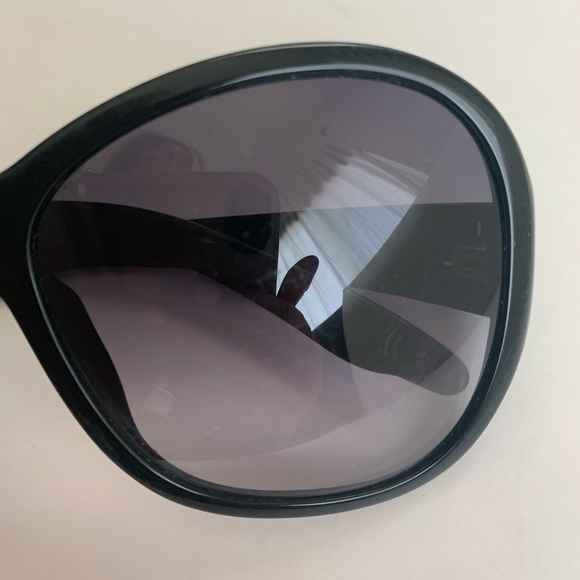 PRELOVED PRADA SUNGLASSES BLACK - Picture 10 of 10